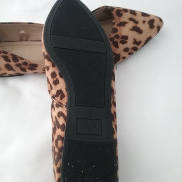 Time and Tru Leopard Flats - Picture 3 of 3